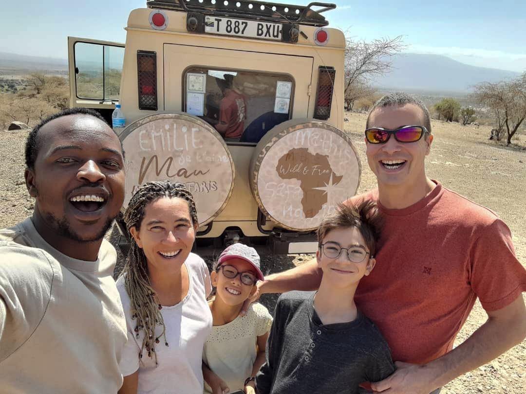 A Mau Africa guide with a family of guests